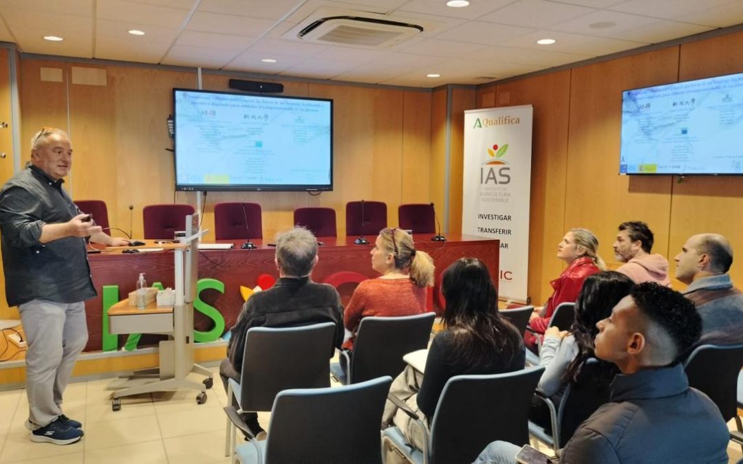 Compuestos volátiles microbianos: las letras de un lenguaje hechizante e intrusivo diseñado para modular el comportamiento de las plantas – Francisco Javier Pozueta