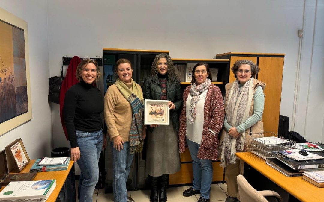 Entrega azulejo conmemorativo III Congreso Científico Internacional Eurociencia Joven
