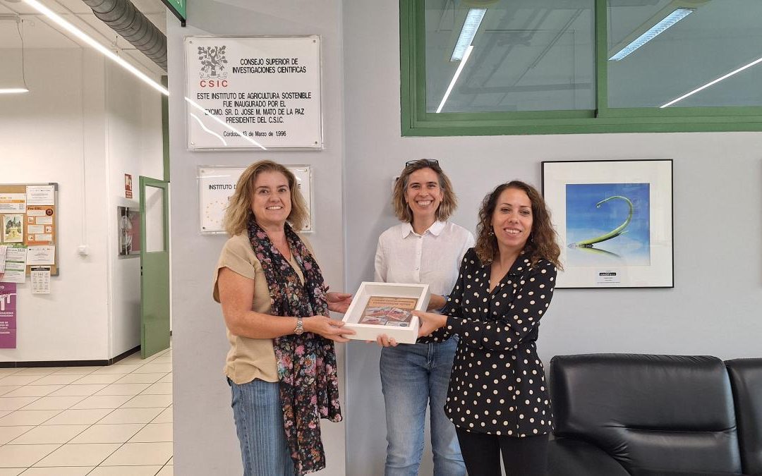 Entrega azulejo conmemorativo IV Congreso Científico Internacional Eurociencia Joven