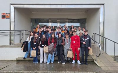 Estudiantes del IES San Jerónimo visitan el IAS dentro del Programa Ciencia en el Barrio
